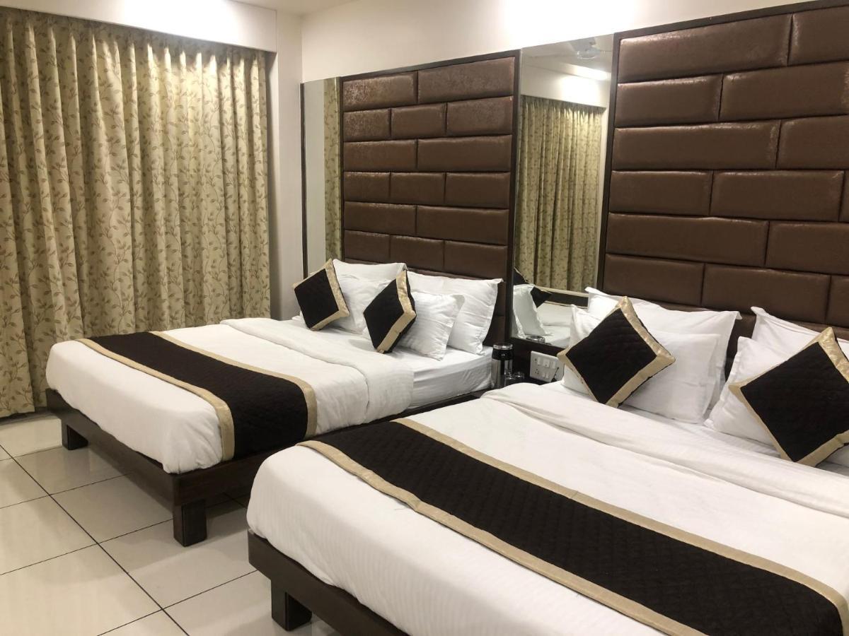 Hotel Circle Inn Ahmadabad Zewnętrze zdjęcie