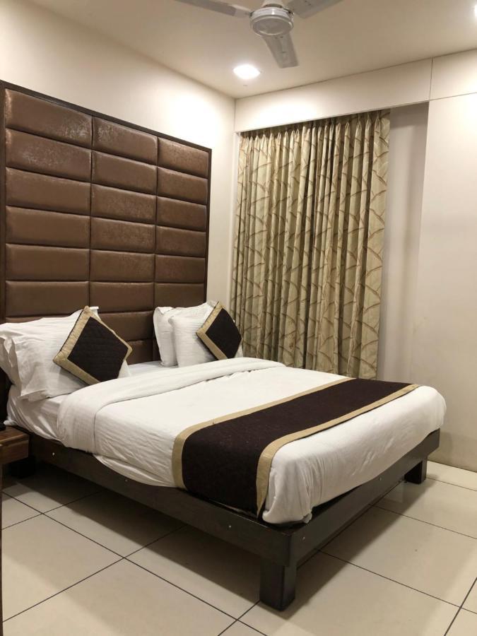 Hotel Circle Inn Ahmadabad Zewnętrze zdjęcie