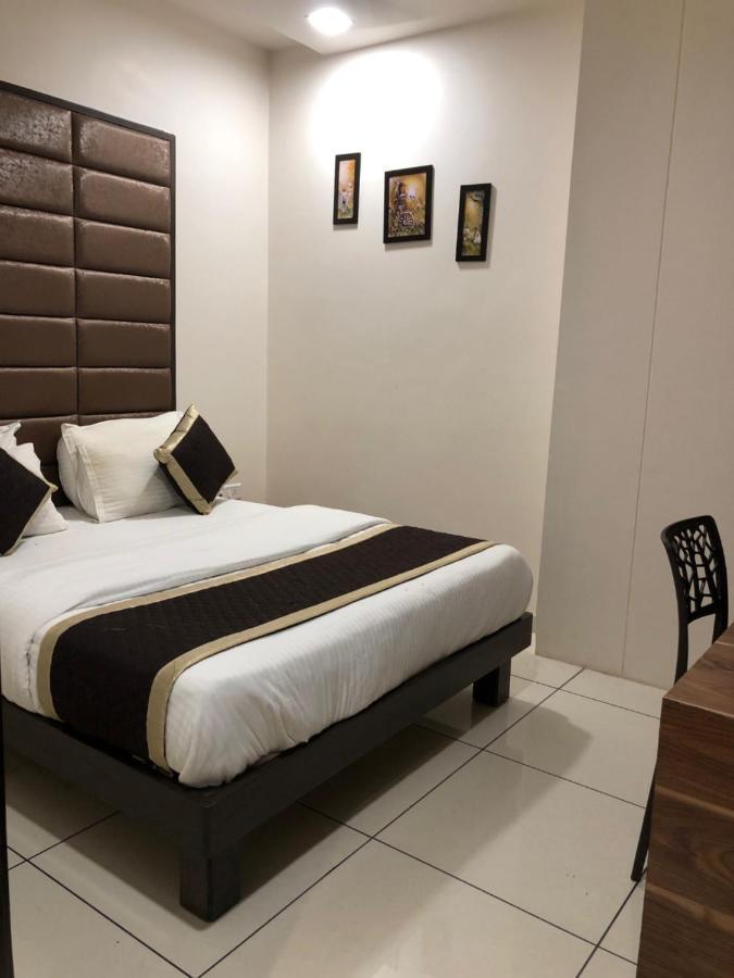 Hotel Circle Inn Ahmadabad Zewnętrze zdjęcie