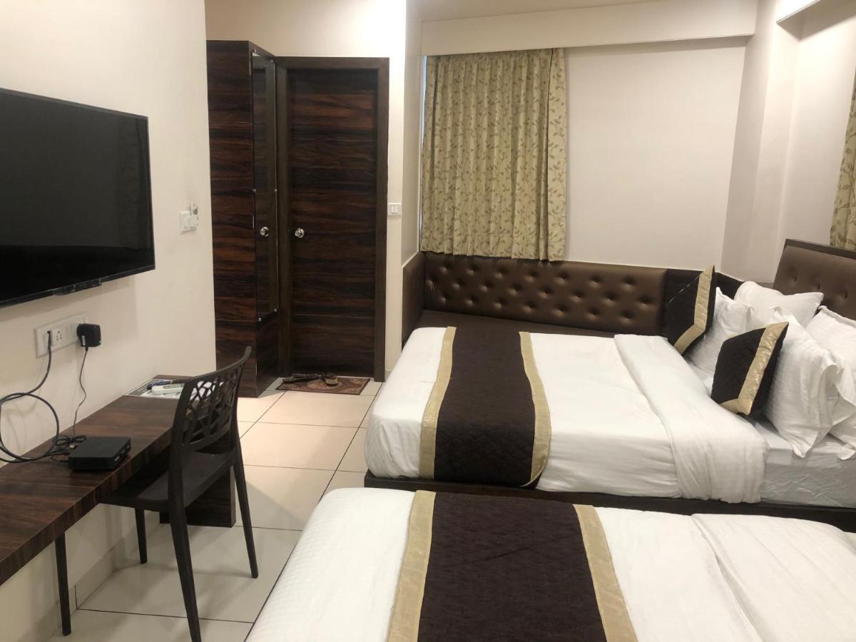 Hotel Circle Inn Ahmadabad Zewnętrze zdjęcie