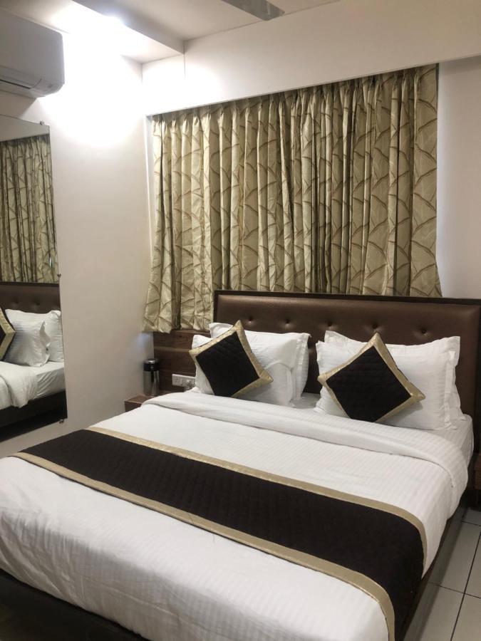 Hotel Circle Inn Ahmadabad Zewnętrze zdjęcie